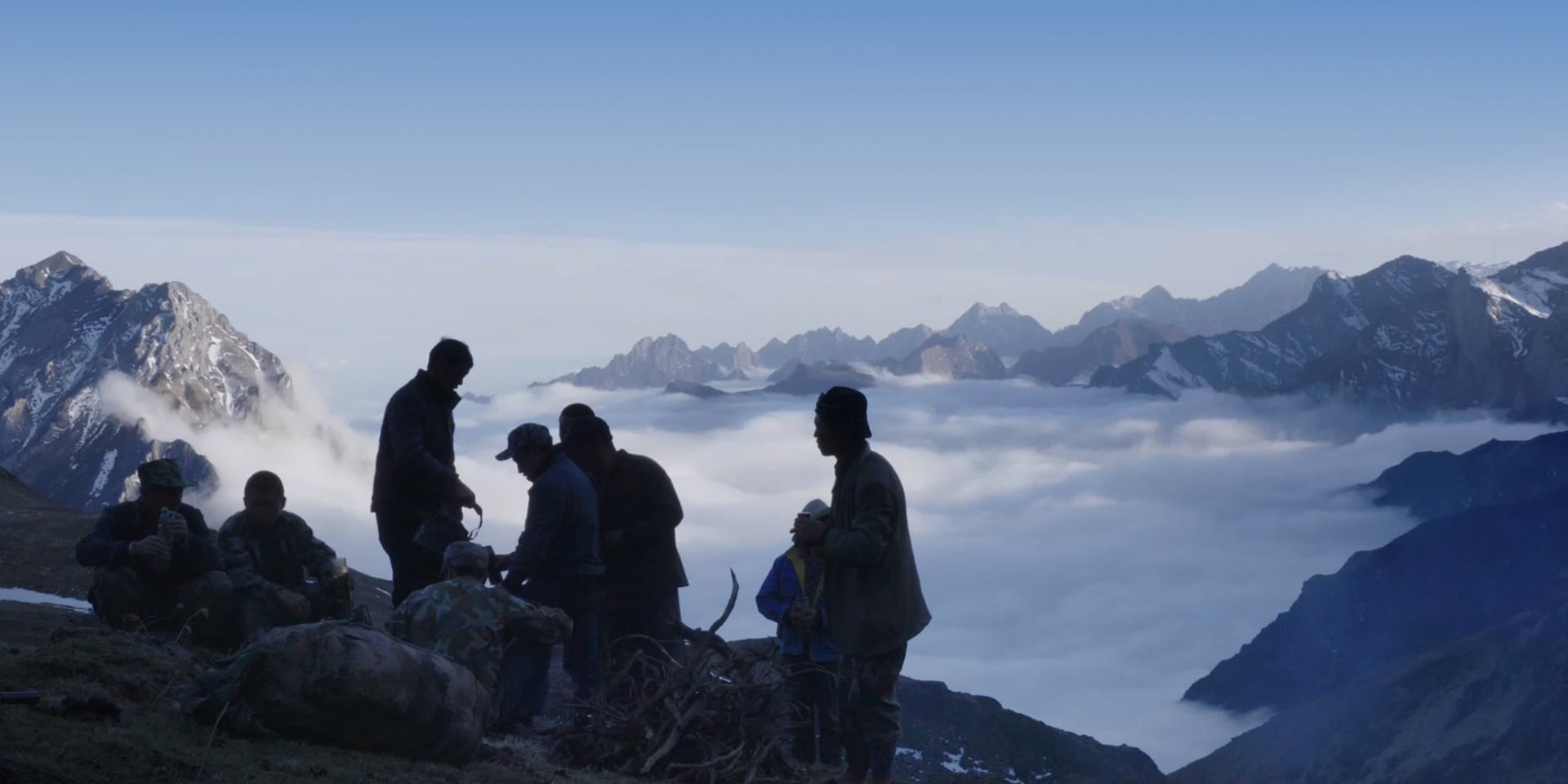 Image 1 Le peuple au-dessus des nuages